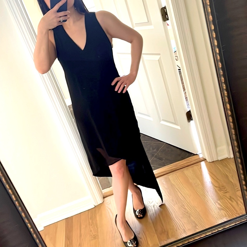New asymmetrical hemline flowy dress